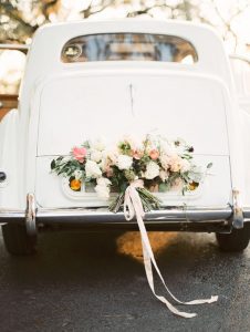 découvrez des idées et accessoires pour la décoration de voiture : personnalisez votre véhicule avec nos conseils et tendances pour toutes les occasions, mariage, anniversaire ou simple plaisir !