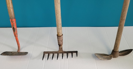 découvrez l'univers des outils de jardinage anciens : histoire, conseils d'entretien, astuces pour les collectionner ou les utiliser au jardin. redonnez vie au savoir-faire d’antan avec des outils authentiques et durables.