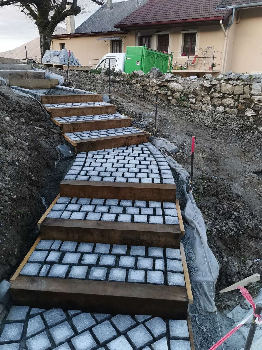 découvrez comment réussir la pose de mortier paysager, une solution idéale pour aménager et stabiliser vos allées, terrasses et espaces extérieurs avec un rendu esthétique et durable.