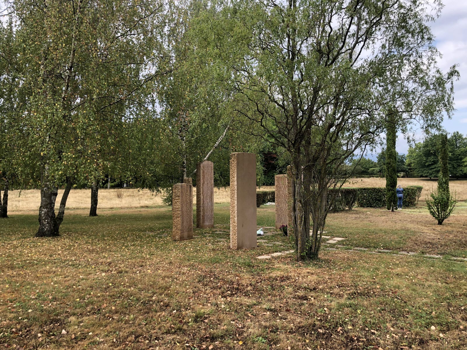 découvrez le cimetière paysager de gleizé, un espace harmonieux alliant nature et sérénité, offrant un cadre apaisant pour honorer vos proches.