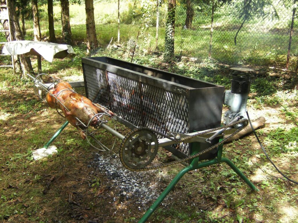 apprenez à fabriquer un tourne-broche méchoui avec notre guide complet, incluant le matériel nécessaire et des conseils pratiques pour réussir vos grillades.