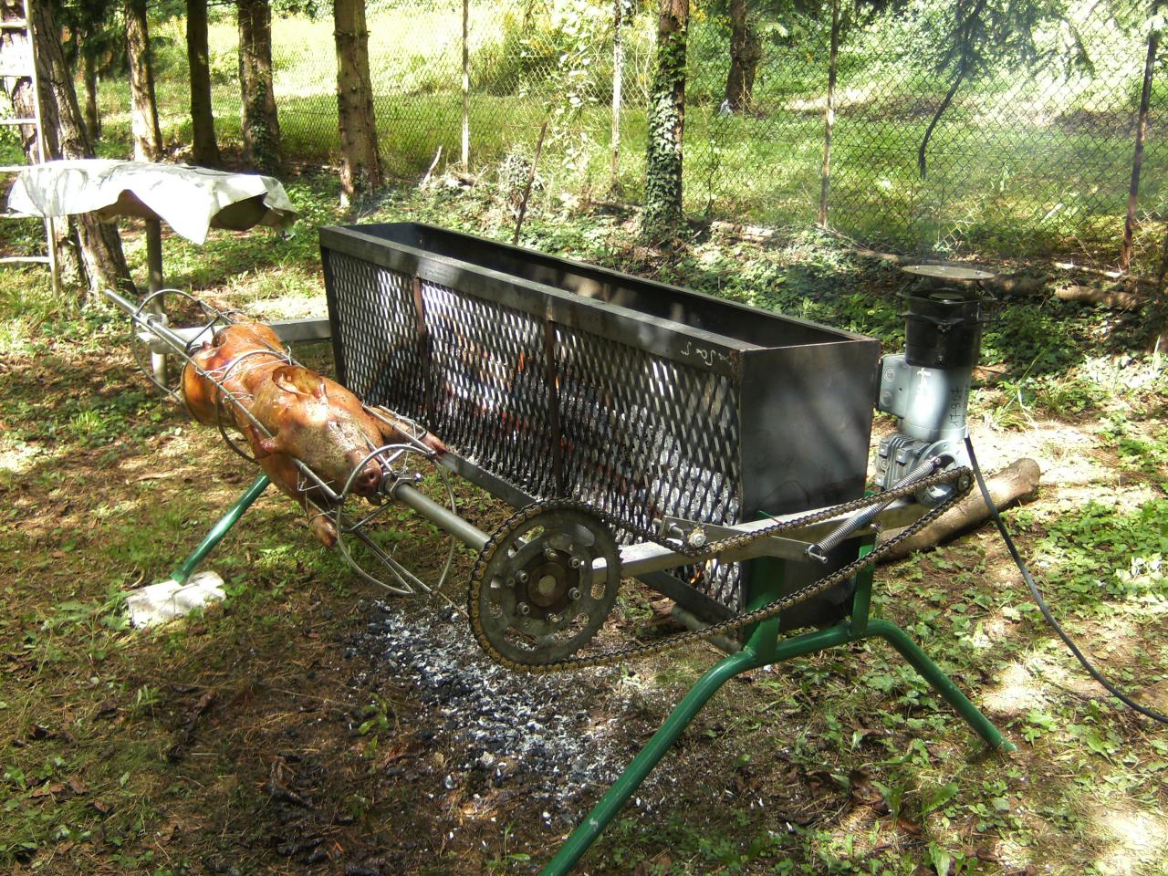 Fabriquer un tourne-broche méchoui maison : étapes, astuces et matériel essentiel