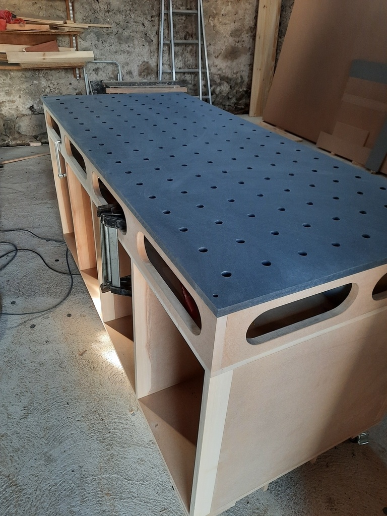 découvrez comment fabriquer un établi en bois pas à pas avec notre guide détaillé, idéal pour tous les niveaux de bricolage.