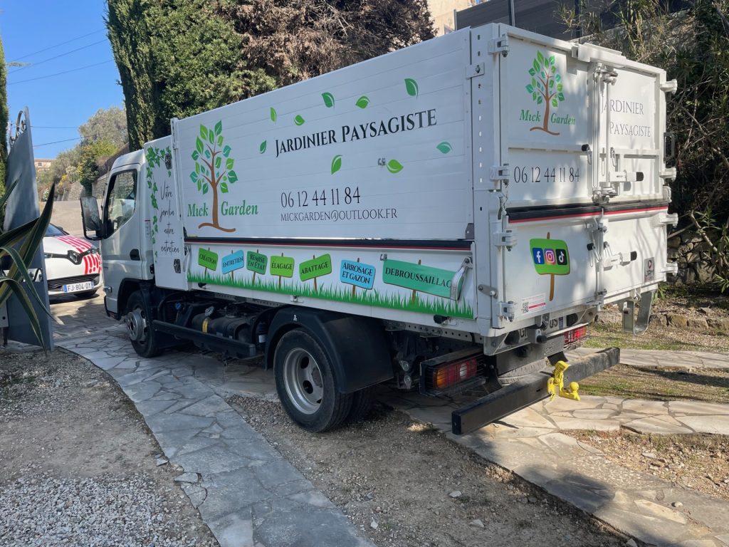 découvrez nos solutions de flocage pour camions de paysagistes en 2025 : personnalisation, durabilité et visibilité optimale pour votre véhicule professionnel.