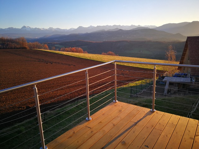 découvrez notre guide complet et nos astuces pour choisir et installer un garde-corps en câble inox, alliant sécurité et esthétique moderne.