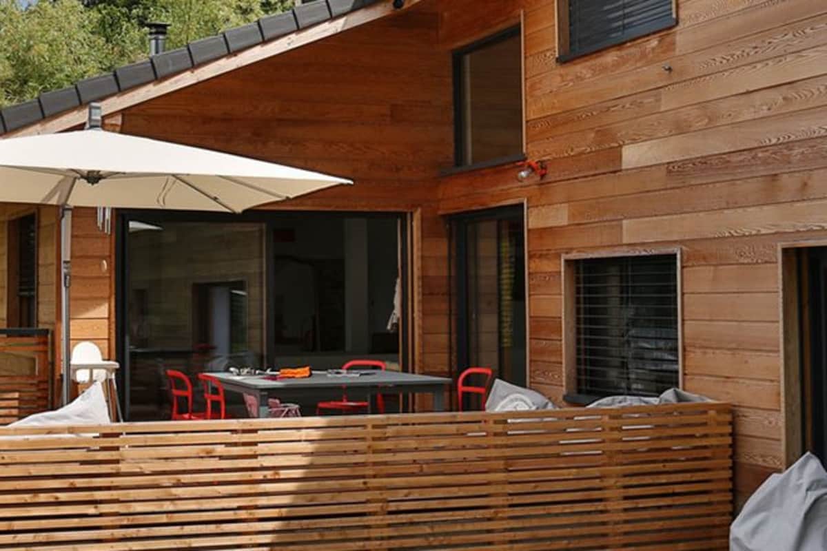 découvrez les avantages du bardage bois extérieur : esthétique naturelle, isolation thermique, durabilité et résistance aux intempéries pour valoriser votre façade.