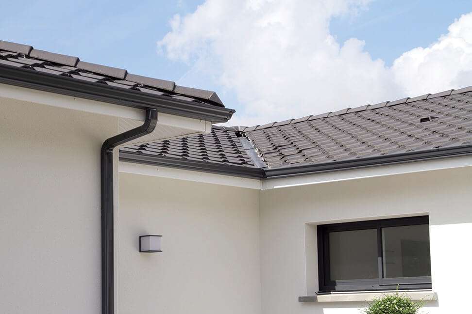 découvrez les avantages des gouttières en zinc et en pvc : durabilité, résistance aux intempéries, entretien facile et esthétisme pour protéger efficacement votre maison.