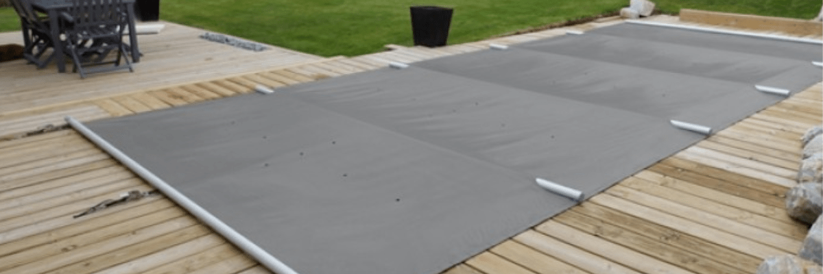 découvrez notre guide essentiel sur la bâche à barres sécurité, pour protéger efficacement votre piscine tout en assurant la sécurité de vos proches.
