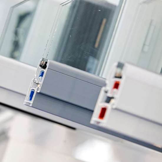 découvrez notre guide complet pour changer vos fenêtres : conseils pour bien choisir et étapes d'installation pour une rénovation réussie.