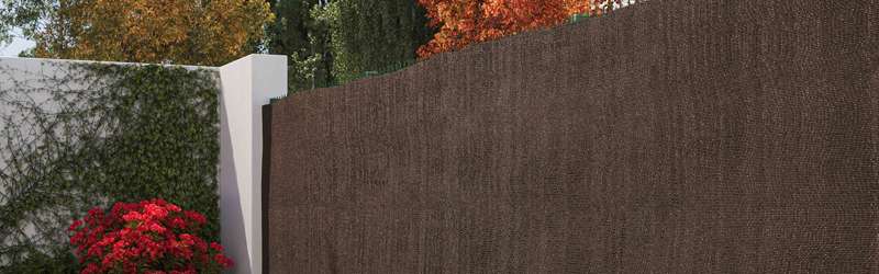 découvrez comment choisir entre un brise-vue naturel ou synthétique pour préserver votre intimité tout en apportant une touche esthétique à votre jardin ou terrasse.