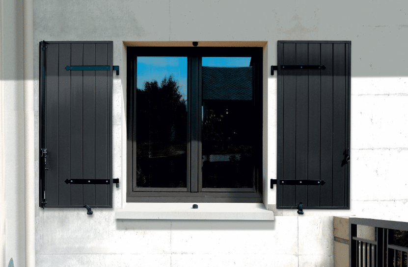 découvrez comment choisir entre volets battants et volets roulants pour optimiser la sécurité, l'isolation et le style de votre maison. conseils pratiques et avantages de chaque option.