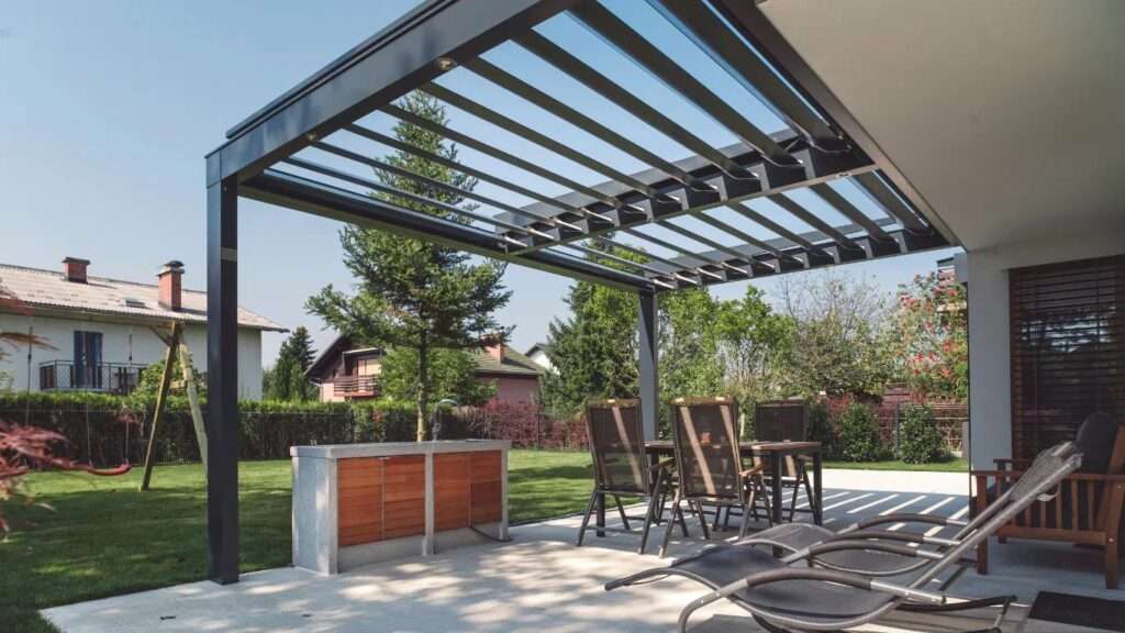 découvrez comment choisir une pergola bioclimatique offrant un confort optimal tout au long de l'année grâce à une ventilation naturelle et une protection adaptée.