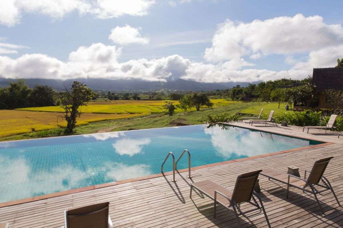 découvrez comment choisir la pompe à chaleur idéale pour votre piscine afin de profiter d'une eau chauffée toute l'année, en optimisant confort et économie d'énergie.