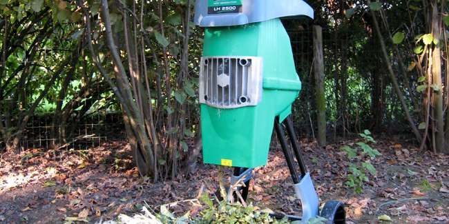 découvrez comment choisir le broyeur de végétaux idéal pour entretenir votre jardin efficacement tout en respectant l'environnement.