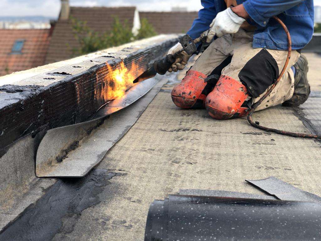 découvrez des solutions d'étanchéité durables pour votre toiture terrasse, alliant performance et longévité pour protéger efficacement votre habitat.