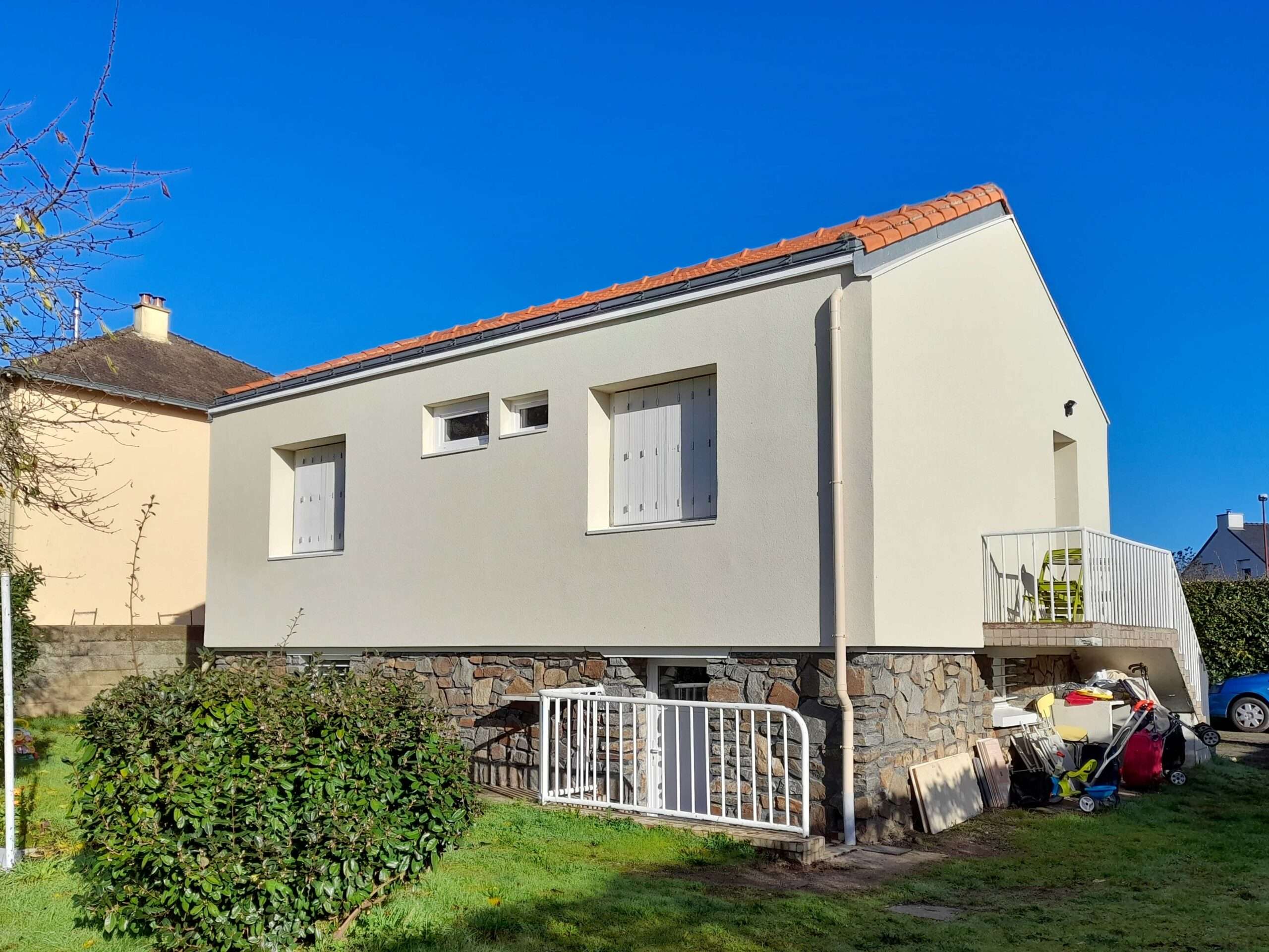 découvrez les avantages de l'isolation extérieure pour votre maison : améliorez le confort thermique, réduisez vos factures d'énergie et valorisez votre bien immobilier.