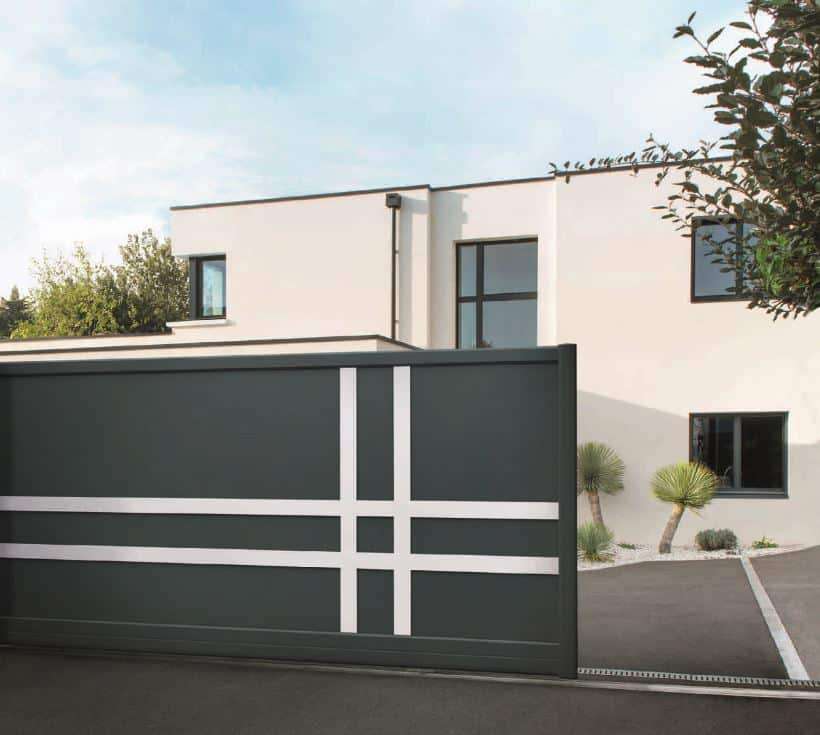 découvrez les avantages d'un portail coulissant motorisé : confort, sécurité, gain de place et modernité pour votre entrée.