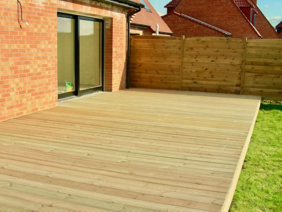 découvrez les avantages et conseils d'entretien pour une terrasse en pin autoclave, un choix durable et esthétique pour votre extérieur.