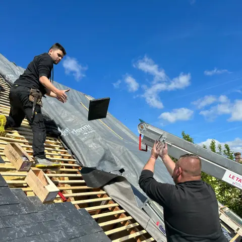 découvrez les avantages de la toiture en ardoise, ainsi que les conseils pour sa pose et son entretien afin de garantir durabilité et esthétique à votre habitation.