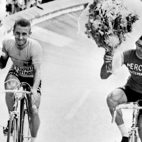 découvrez la carrière exceptionnelle de jacques anquetil, le premier cycliste à remporter cinq fois le tour de france, ses exploits et son héritage dans le monde du cyclisme.