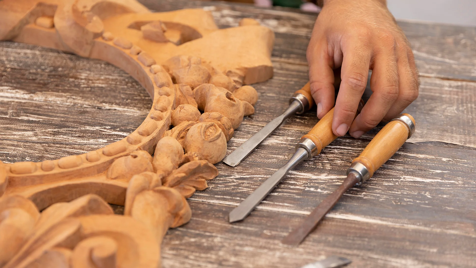 découvrez l'art du savoir-faire exceptionnel alliant tradition et innovation pour des créations uniques et de qualité.